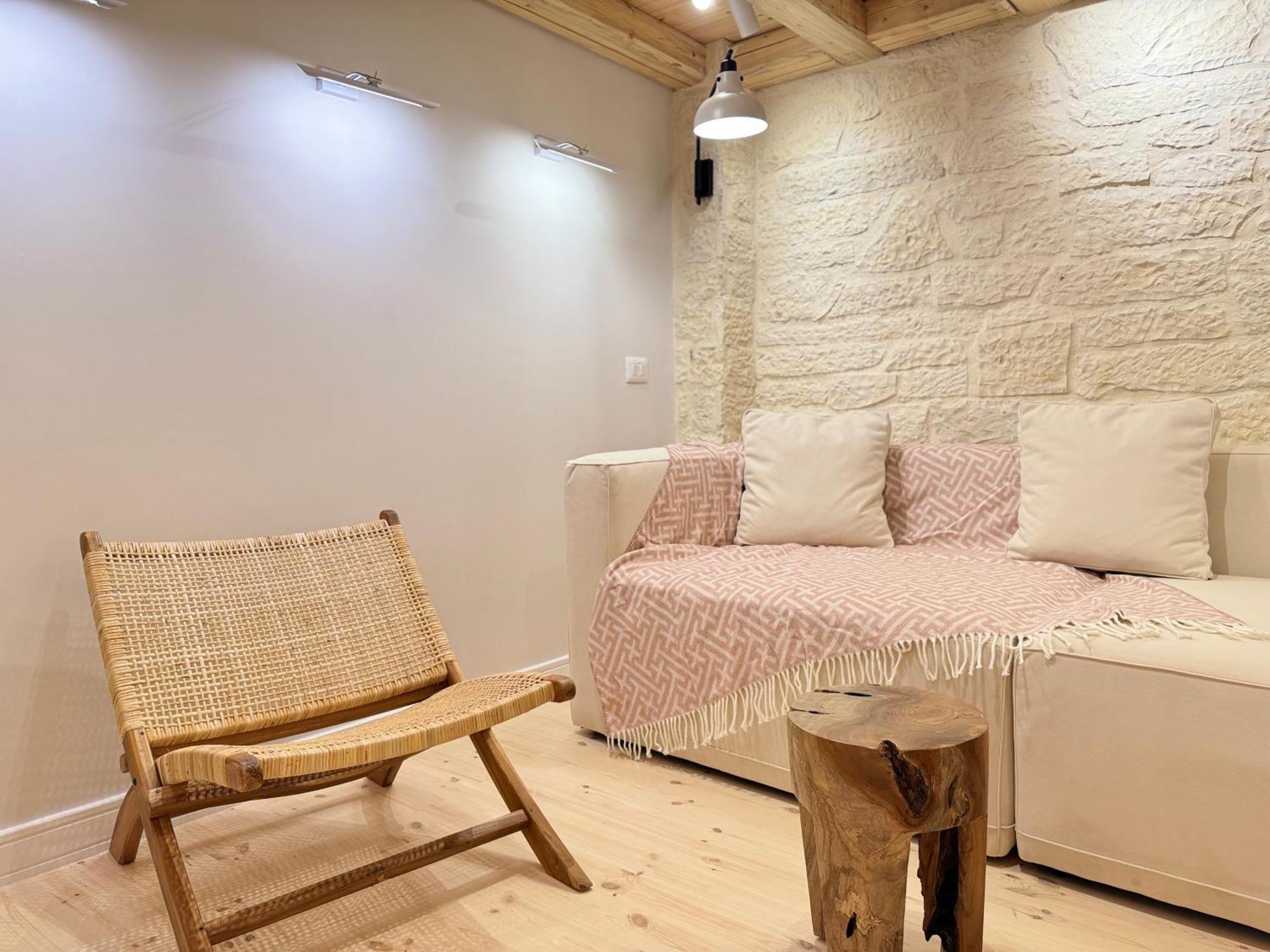 Elpis Guest House ฮีมาเรอ ภายนอก รูปภาพ