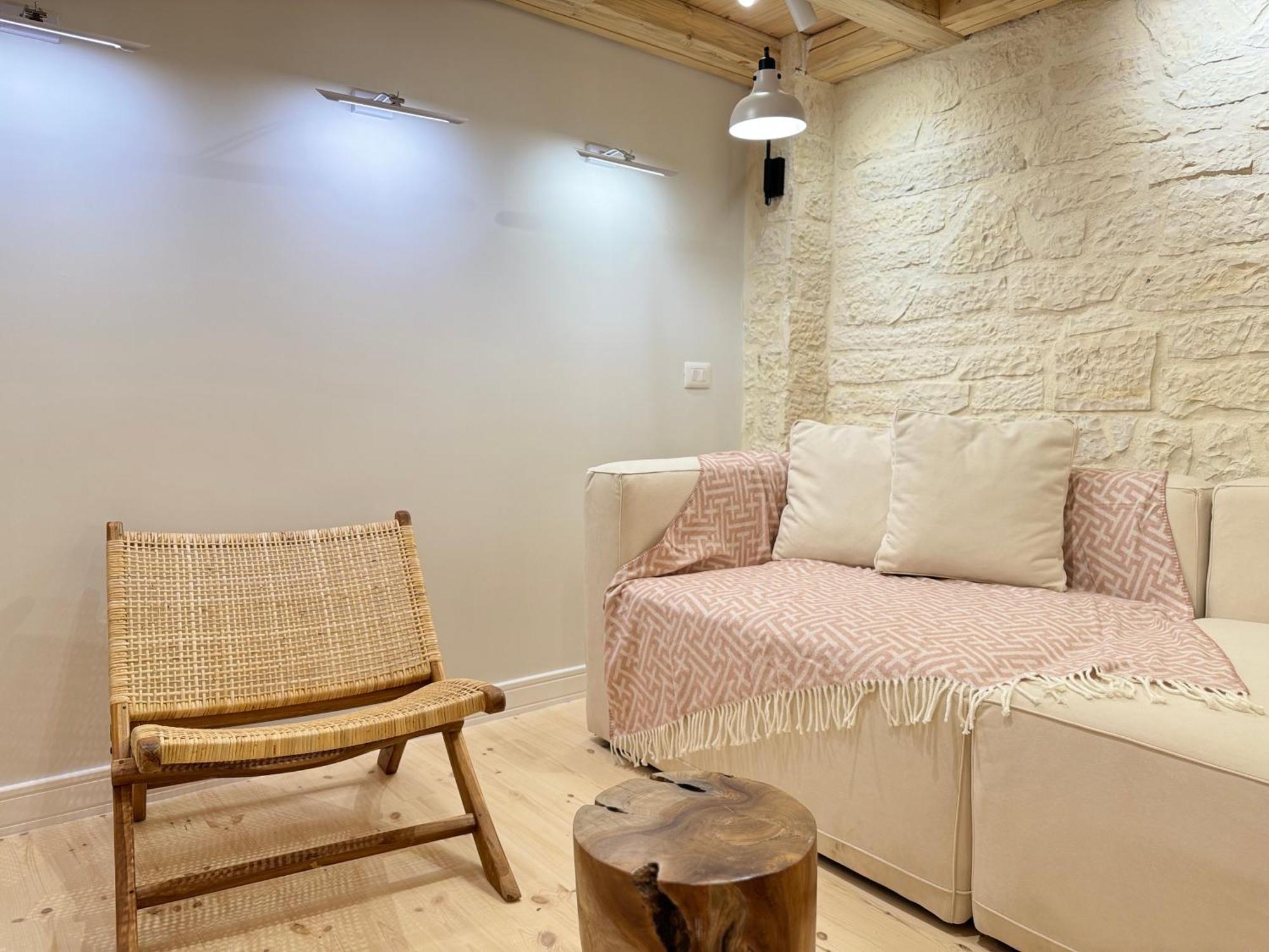 Elpis Guest House ฮีมาเรอ ภายนอก รูปภาพ